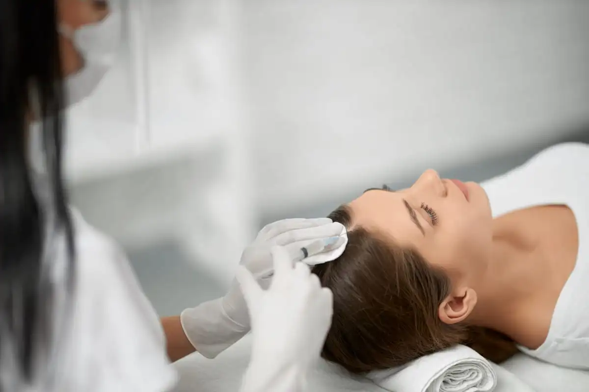 Trapianto di capelli per donne in Turchia con la densità capillare naturale ripristinata