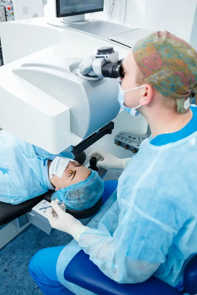 Ophthalmologist consulting an international patient before laser eye surgery in Istanbul, Turkey